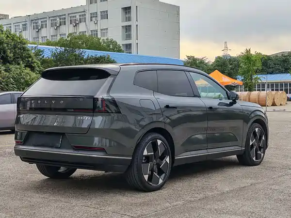 Volvo XC70 Plug-In Hybrid 2025