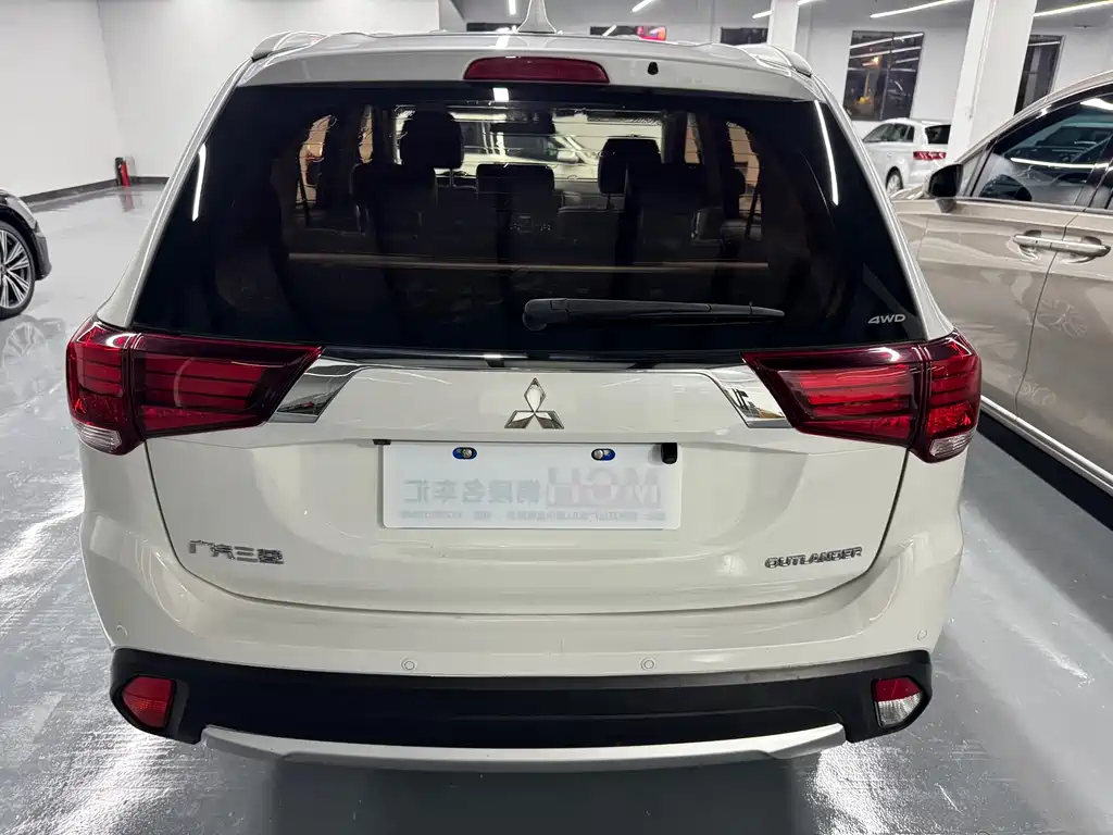 Mitsubishi Outlander 2018 — фото 4