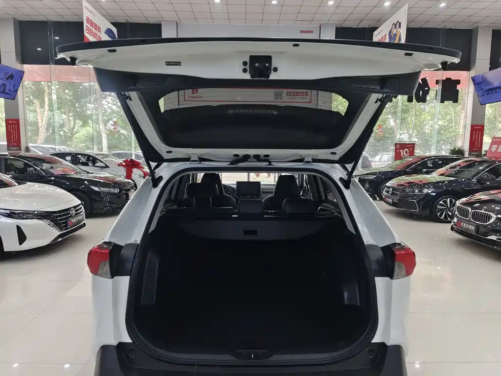 Toyota RAV4 2020 — фото 15