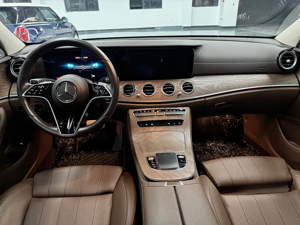 Mercedes-Benz E-Class 2023 — фото 9