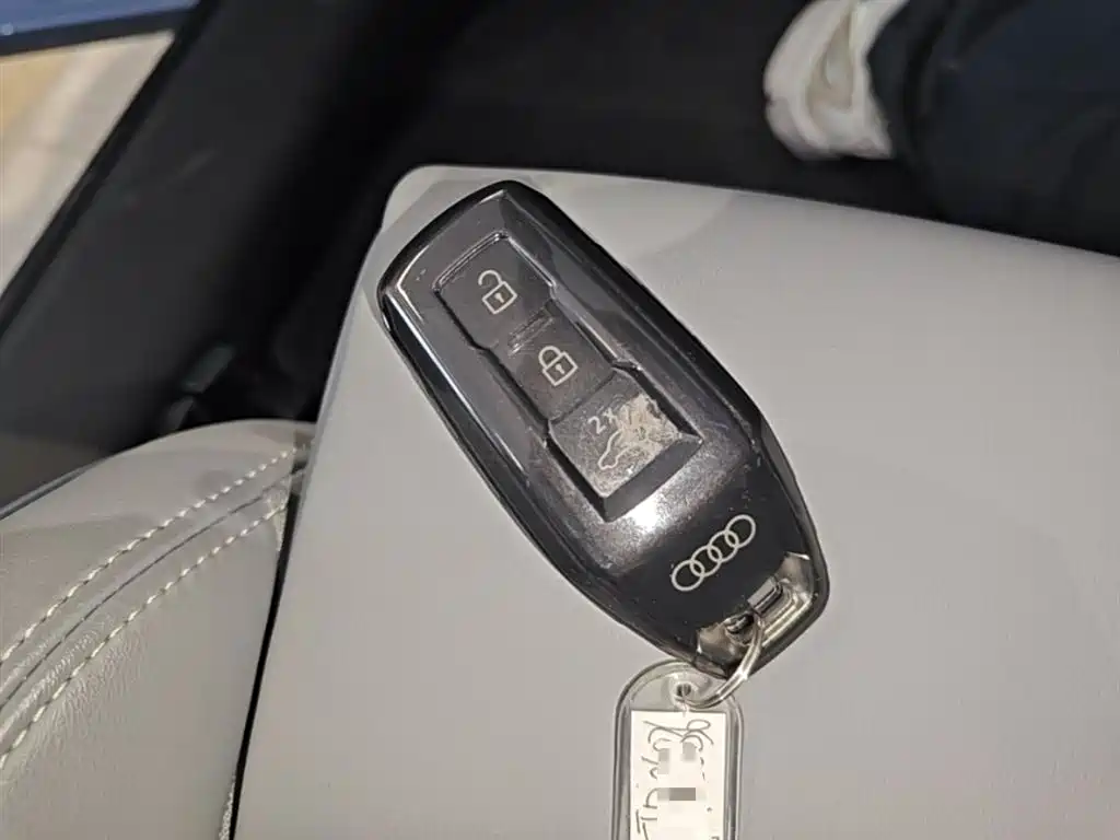 Audi Q6L e-tron 2025 — фото 9