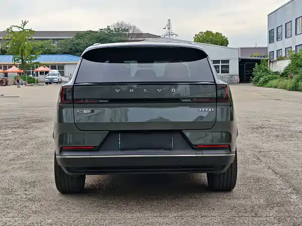 Volvo XC70 Plug-In Hybrid 2025