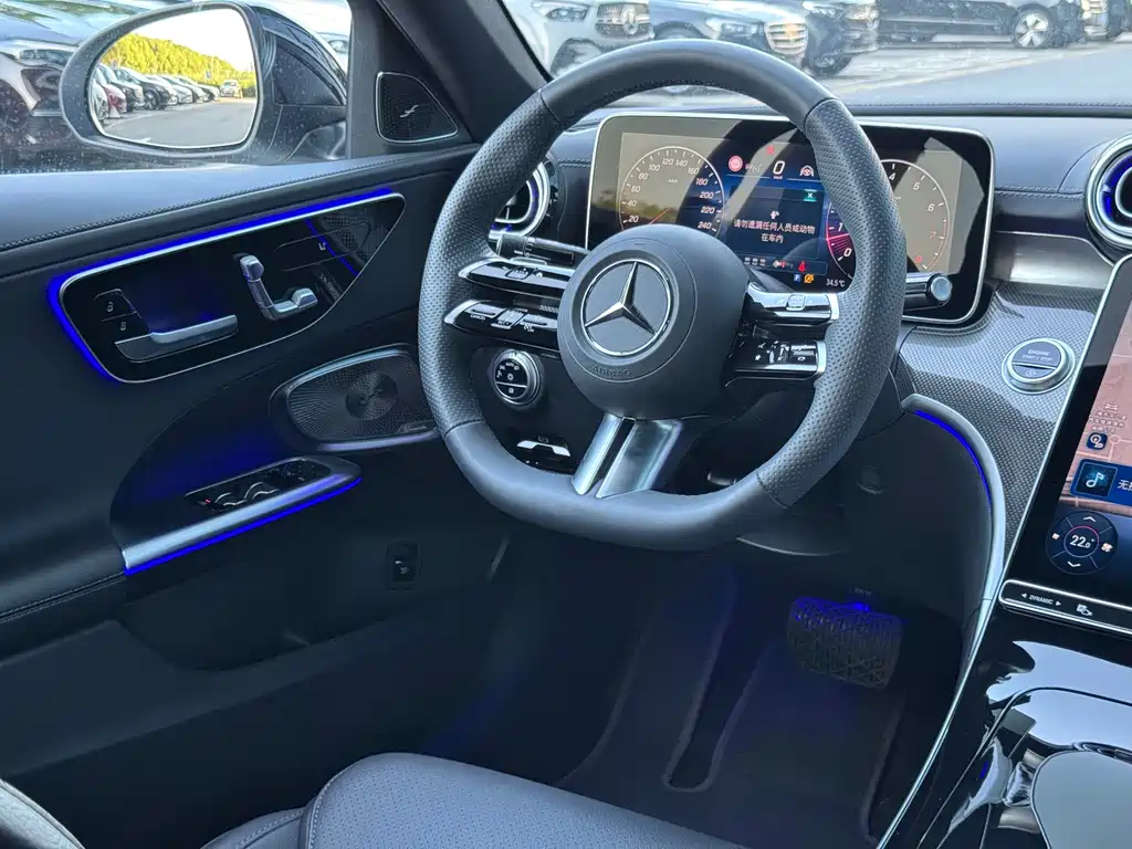 Mercedes-Benz C-Class 2025 — фото 11