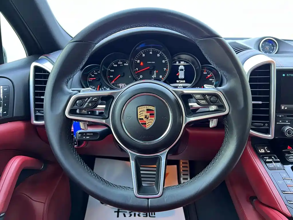 Porsche Cayenne 2017 — фото 11