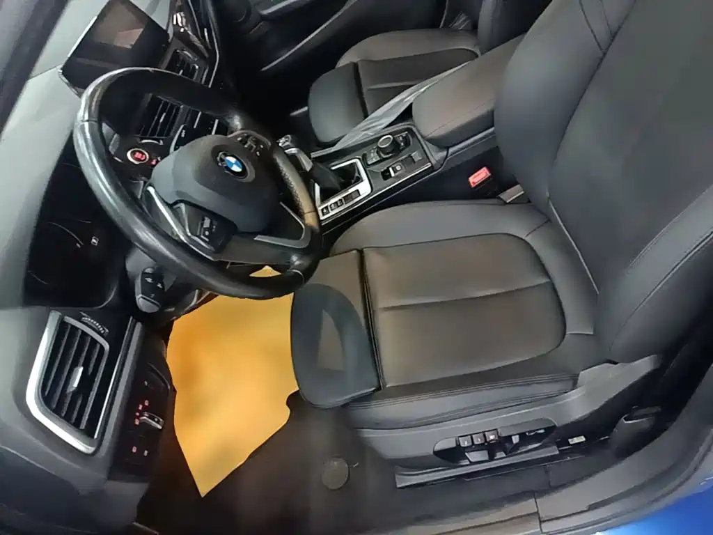 BMW 1 Series 2018 — фото 15