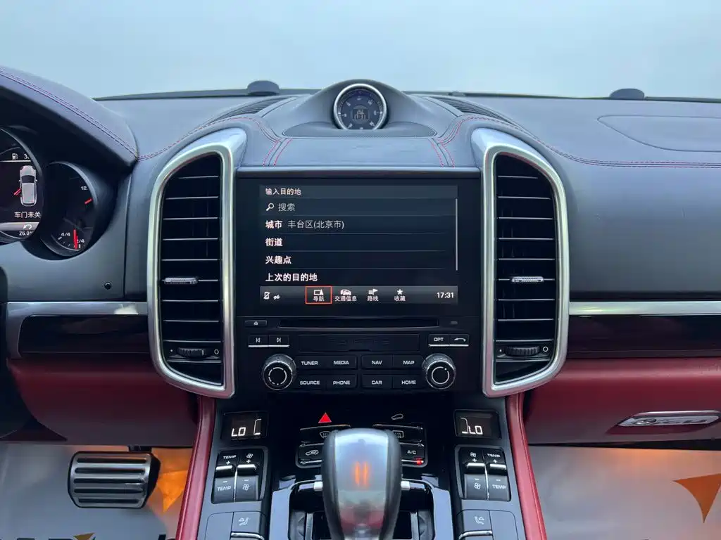 Porsche Cayenne 2017 — фото 14