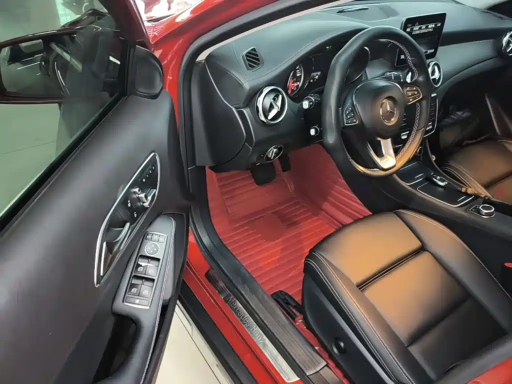 Mercedes-Benz GLA 2018 — фото 16