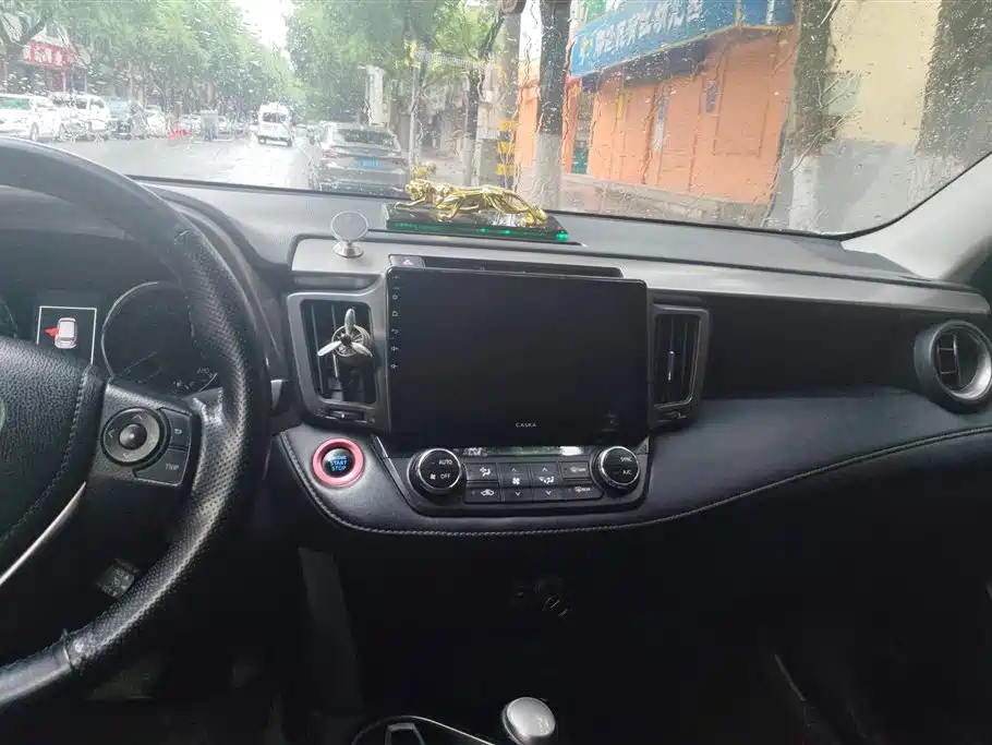 Toyota RAV4 2017 — фото 13