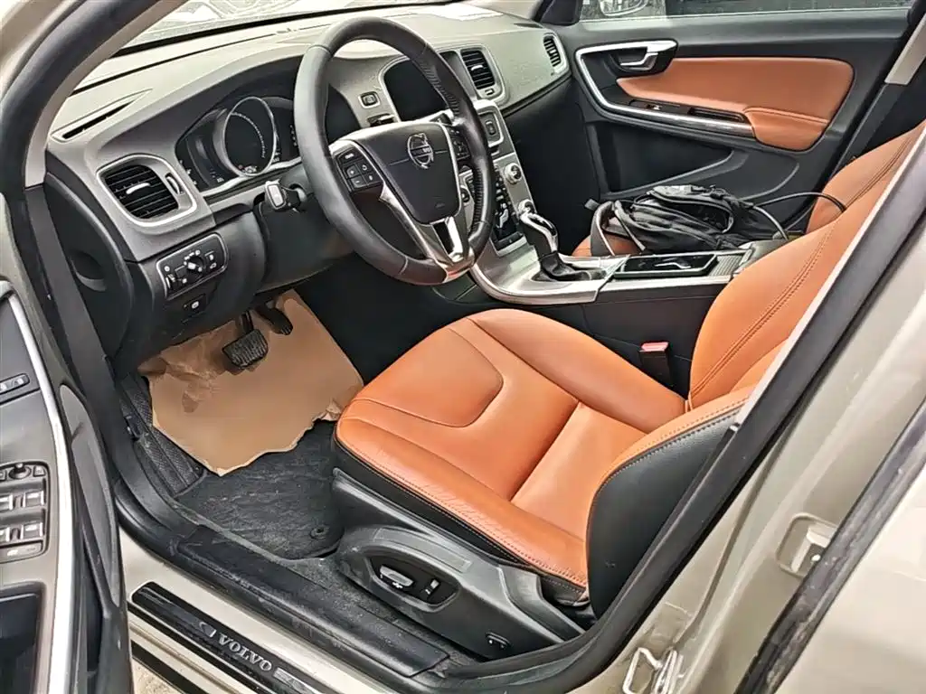 Volvo S60 2018 — фото 15
