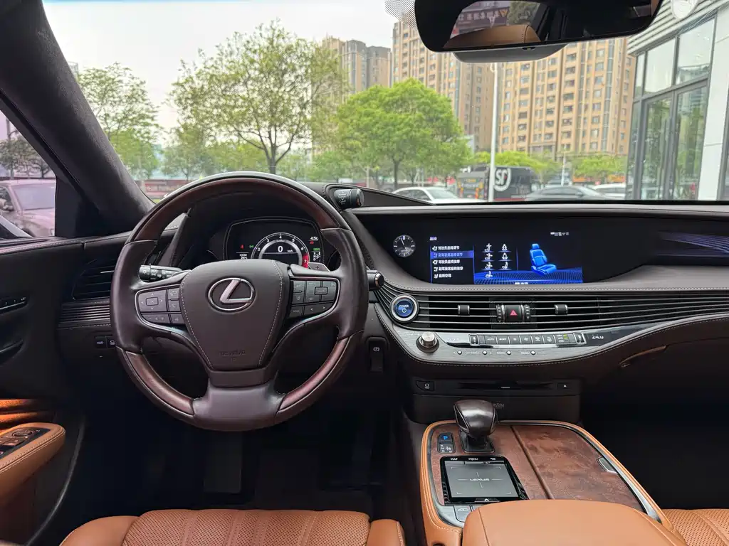 Lexus LS 2019 — фото 10