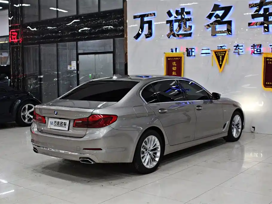 BMW 5 Series 2018 — фото 17