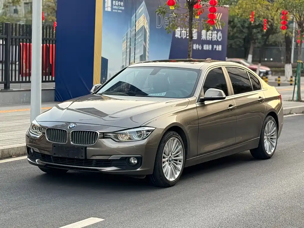 BMW 3 Series 2018 — фото 1