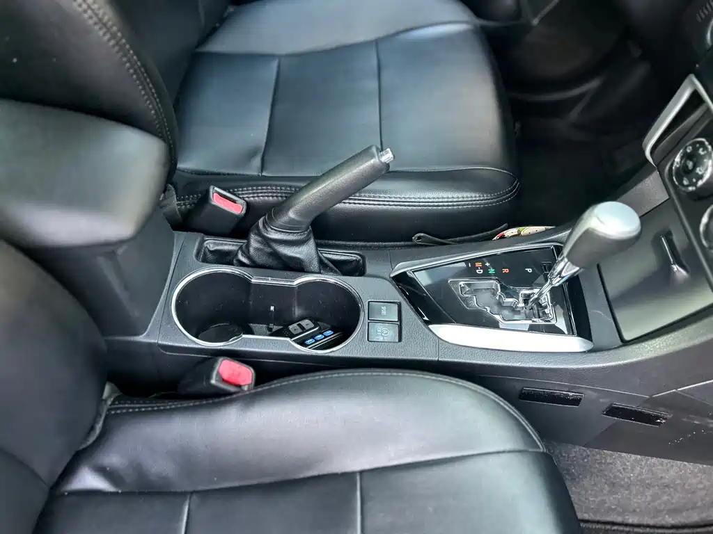 Toyota Corolla 2018 — фото 35