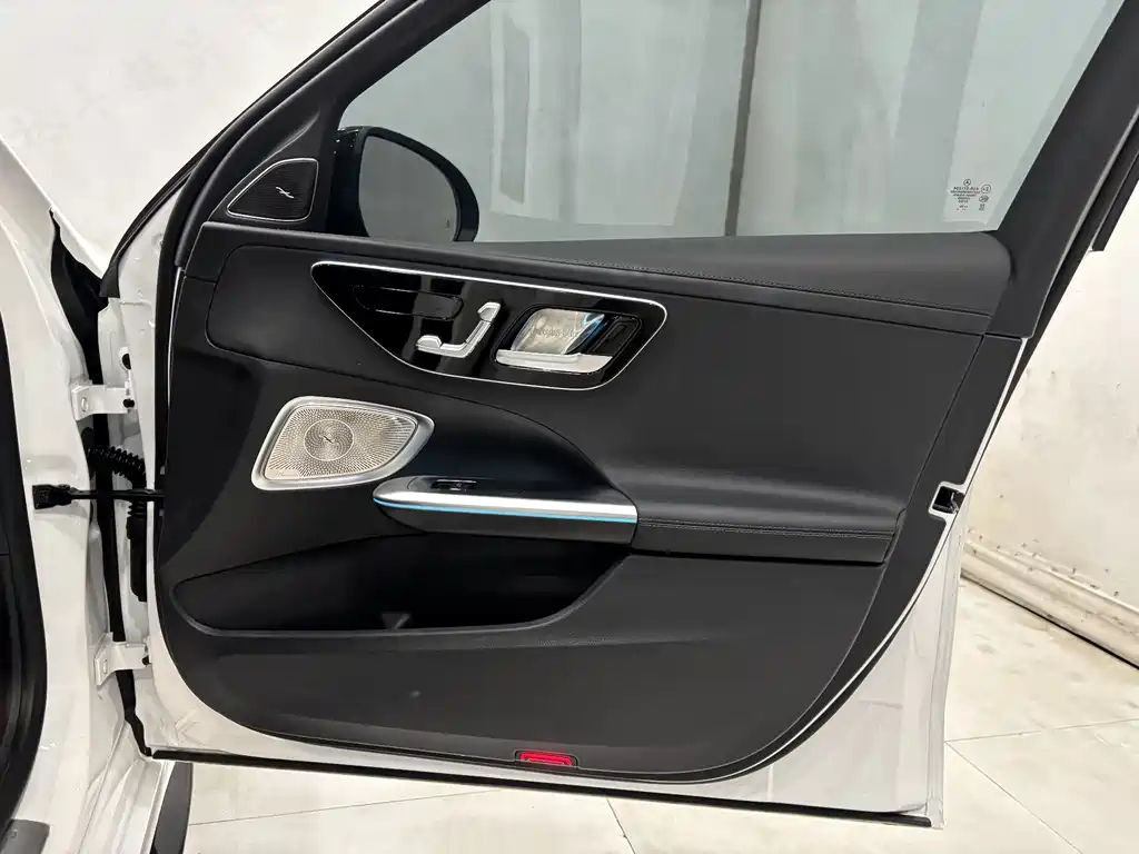 Mercedes-Benz C-Class 2025 — фото 26