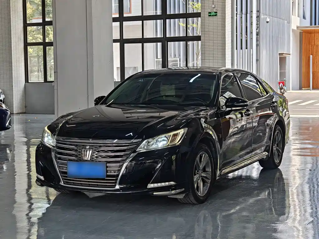 Toyota Crown 2018 — фото 1