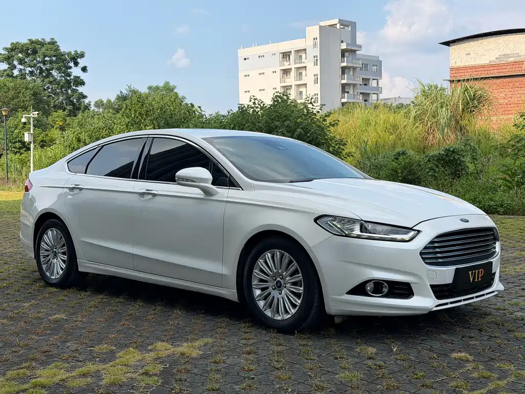 Ford Mondeo 2013 — фото 3