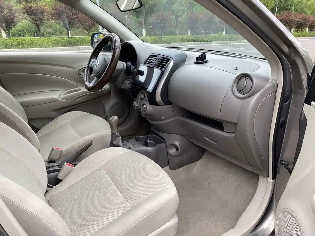 Nissan Sunny 2013 — фото 24