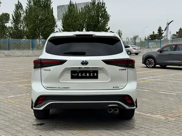 Toyota Crown Kluger 2023