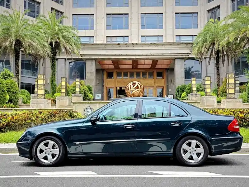 Mercedes-Benz E-Class 2006 — фото 15