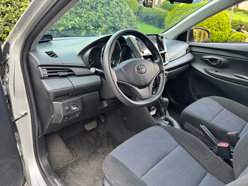 Toyota Yaris L 2016 — фото 13