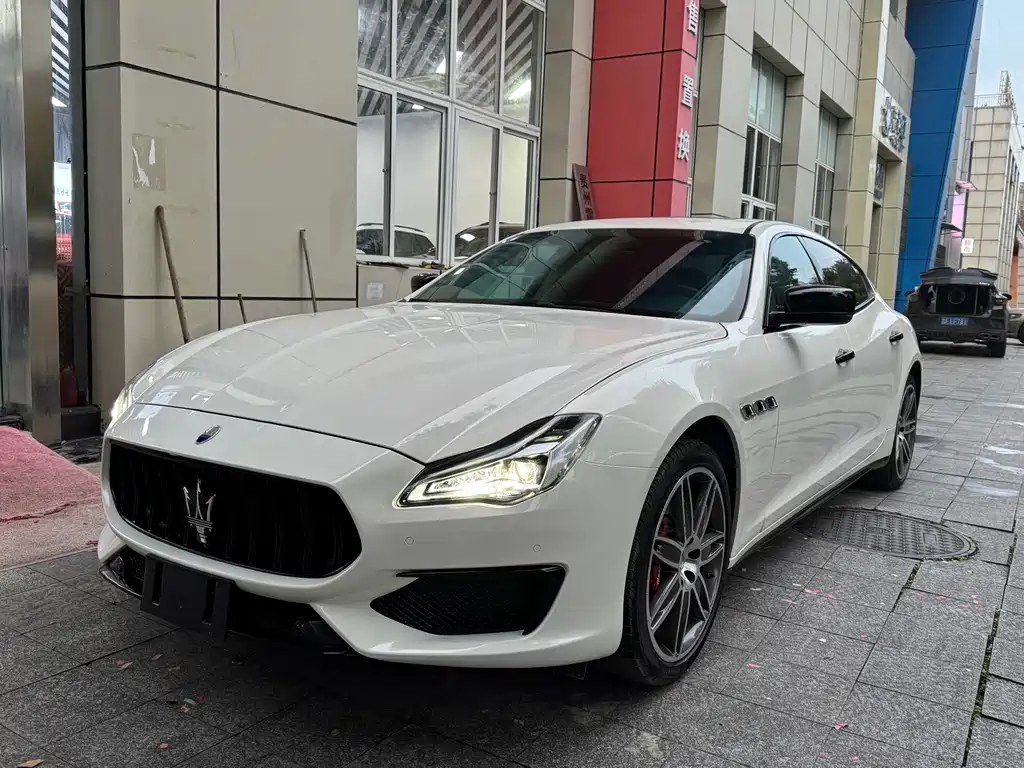 Maserati Quattroporte 2018 — фото 1