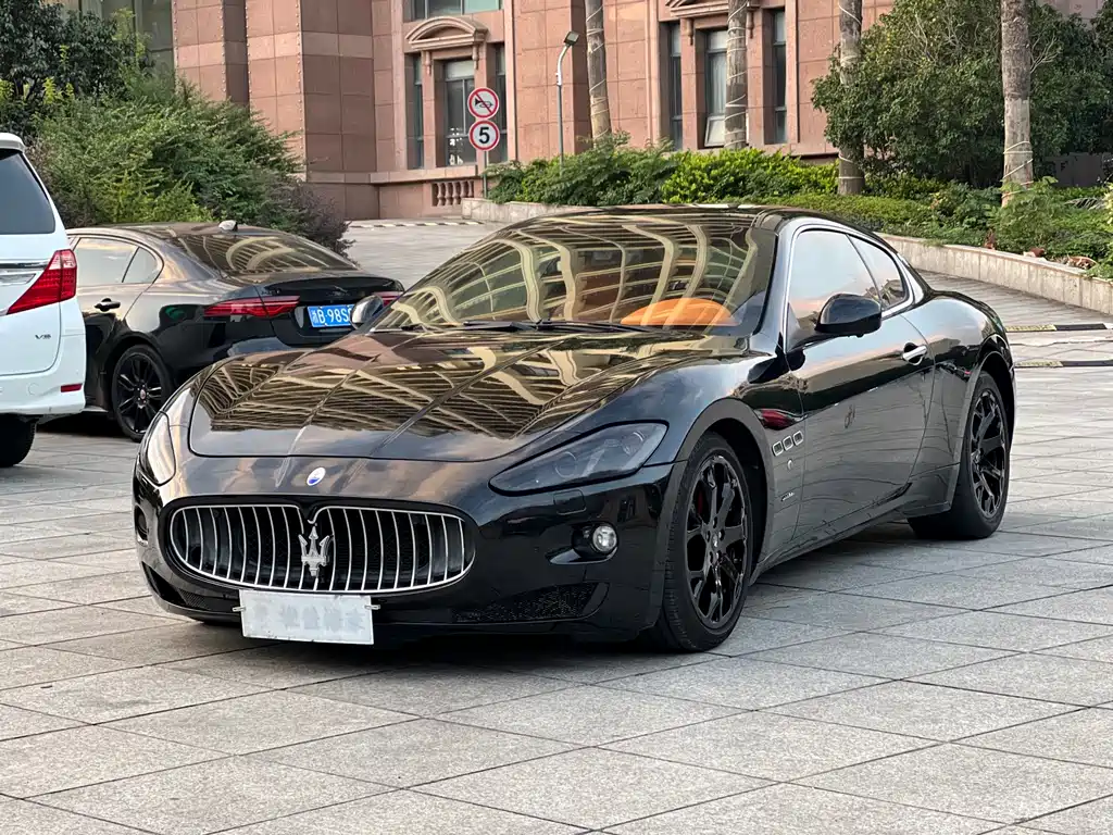 Maserati GranTurismo 2016 — фото 1