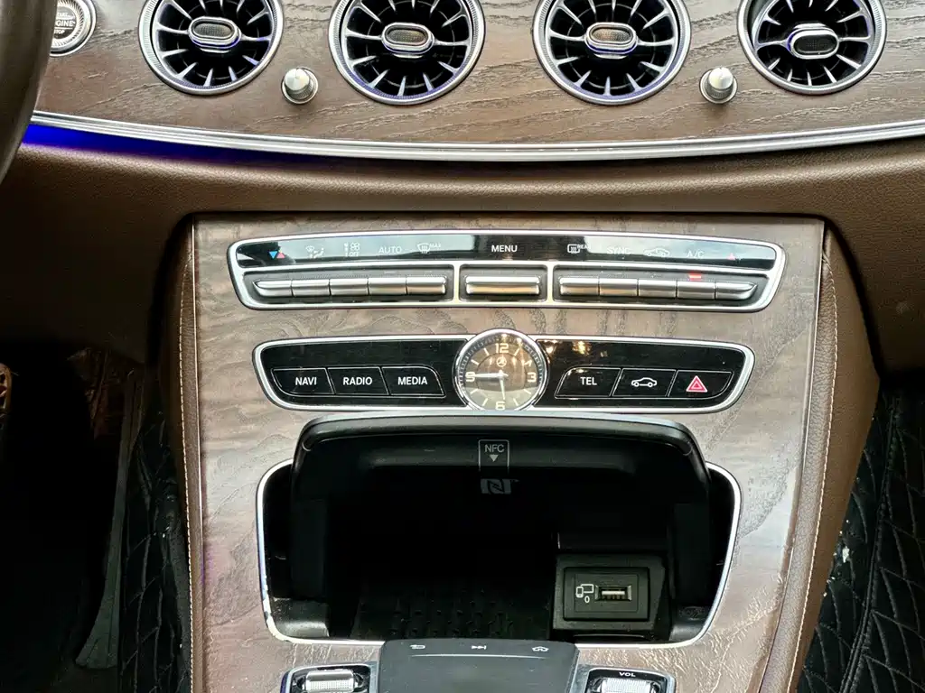 Mercedes-Benz E-Class 2019 — фото 10