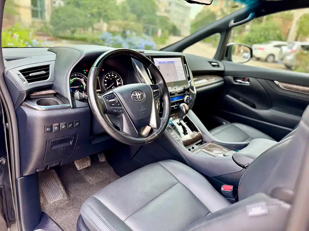 Toyota Vellfire 2023 — фото 6