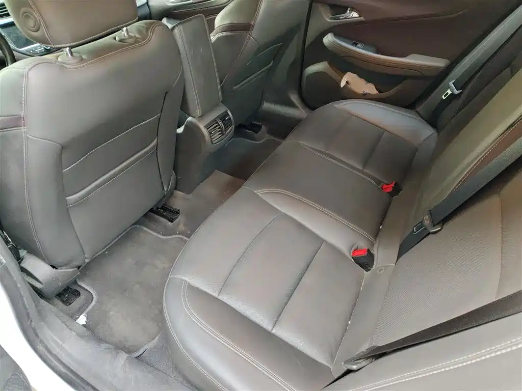 Chevrolet Malibu 2018 — фото 14