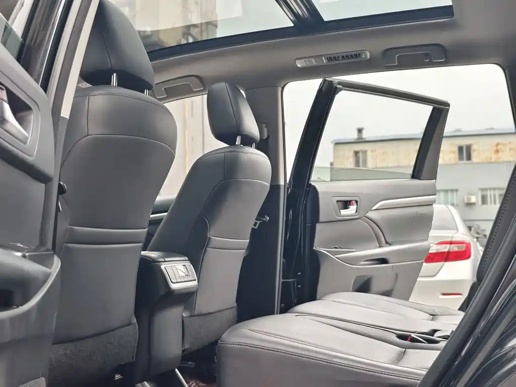 Toyota Highlander 2018 — фото 18