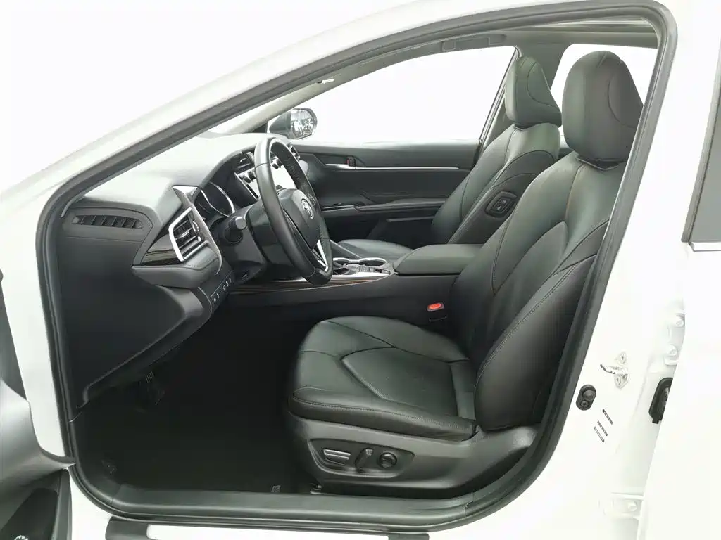 Toyota Camry 2020 — фото 10