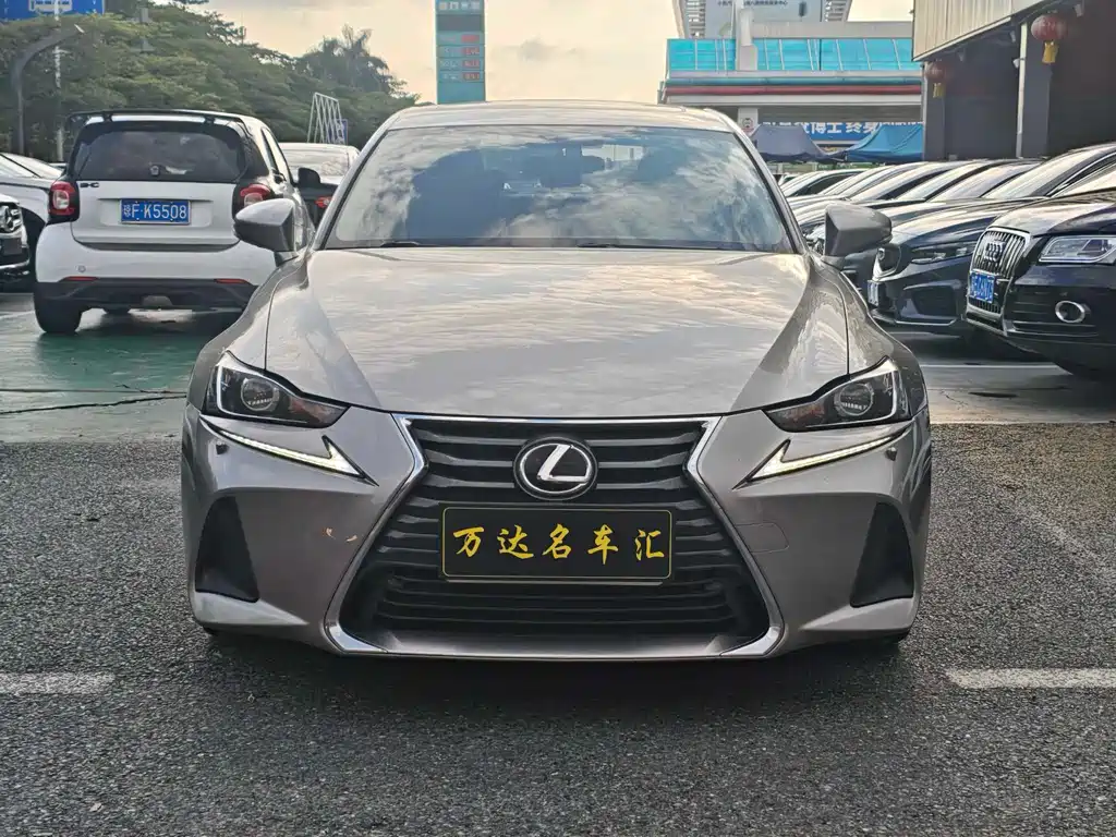 Lexus IS 2019 — фото 2