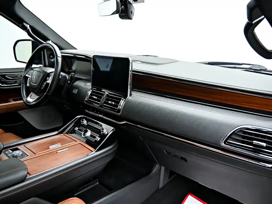 Lincoln Navigator 2020 — фото 15