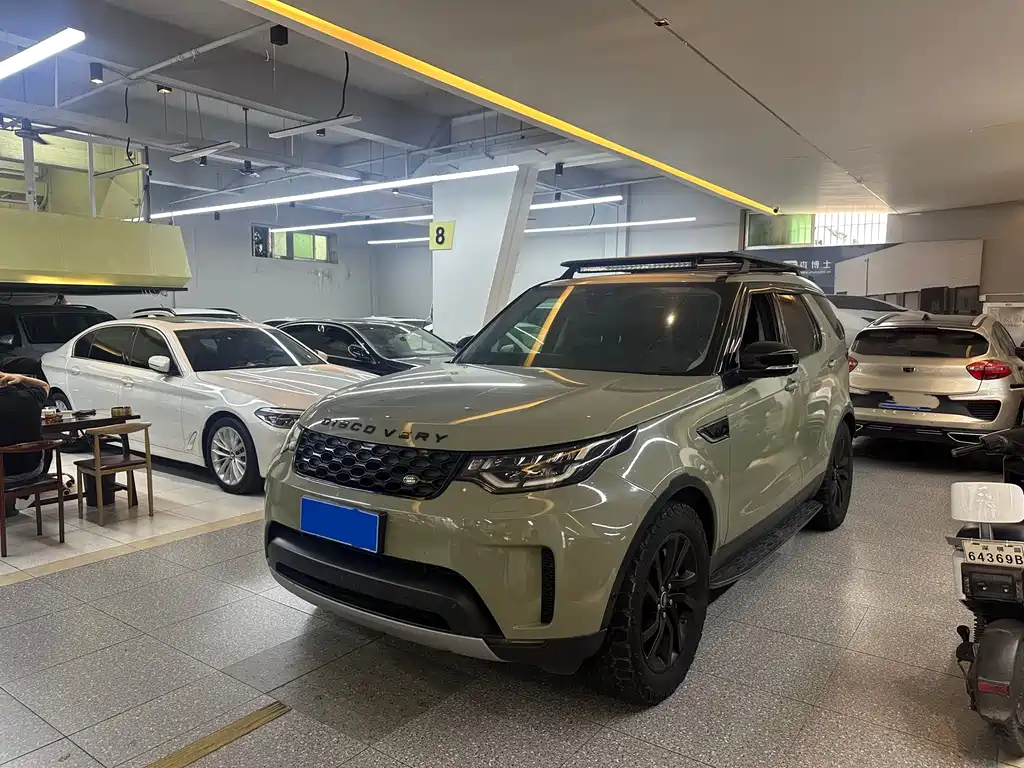 Land Rover Discovery 2019 — фото 1