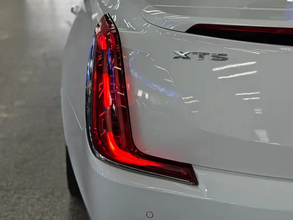 Cadillac XTS 2018 — фото 15