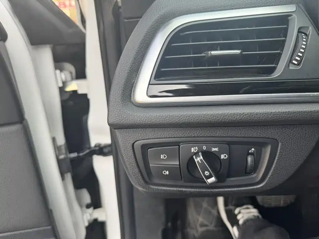 BMW 1 Series 2017 — фото 19