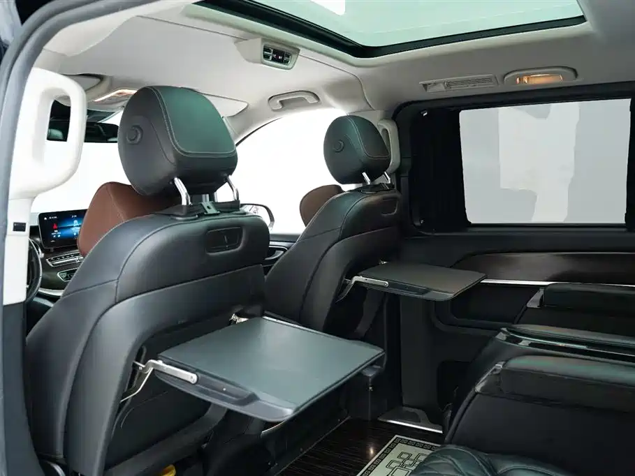 Mercedes-Benz V-Class 2021 — фото 14