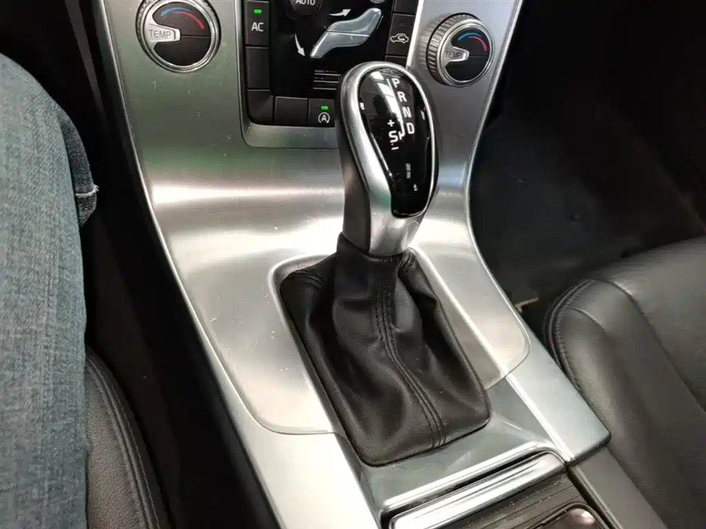 Volvo S60 2017 — фото 14