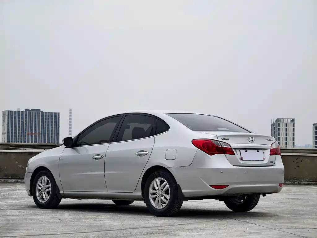 Hyundai Elantra 2012 — фото 16
