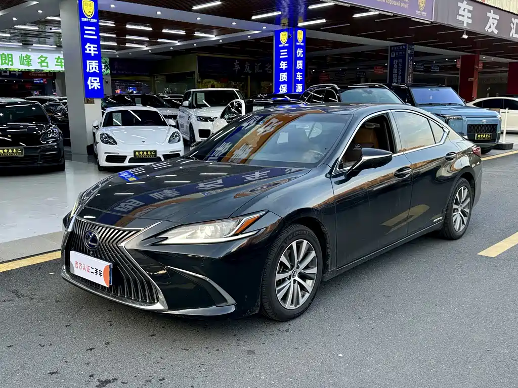 Lexus ES 2019 — фото 1