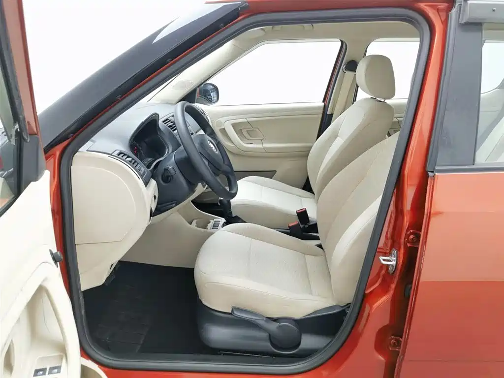 Skoda Fabia 2014 — фото 10