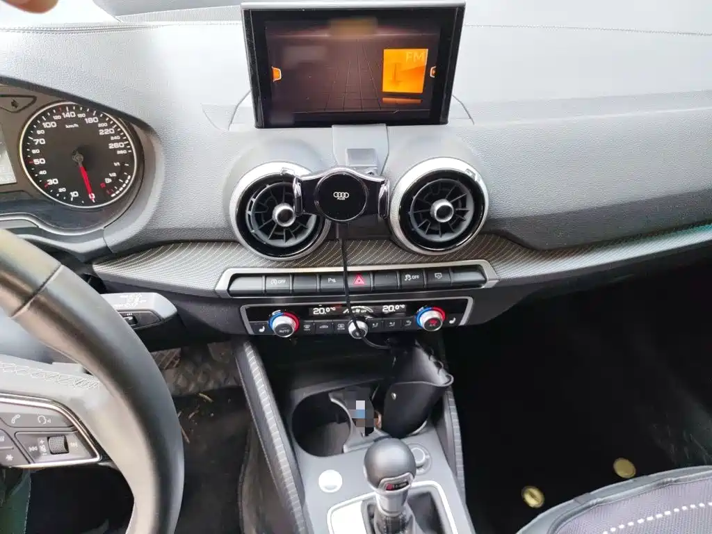 Audi Q2L 2023