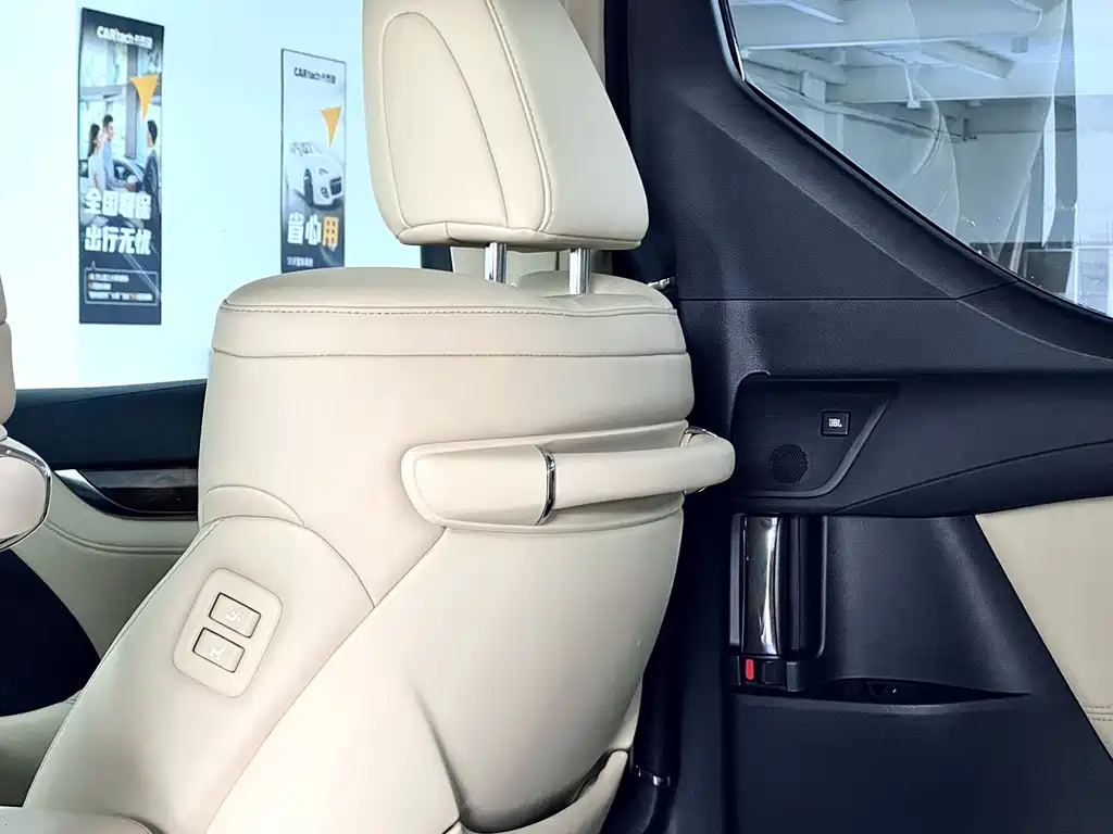Toyota Alphard 2023 — фото 40