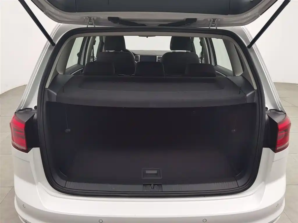 Volkswagen Golf Sportsvan 2018 — фото 16
