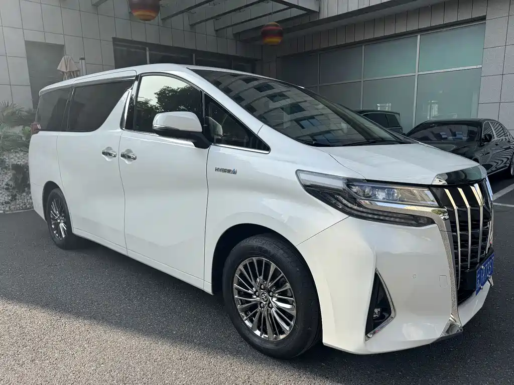 Toyota Alphard 2023 — фото 3