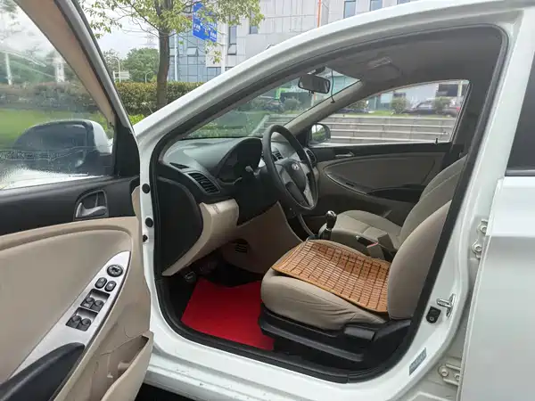 Hyundai Accent 2014