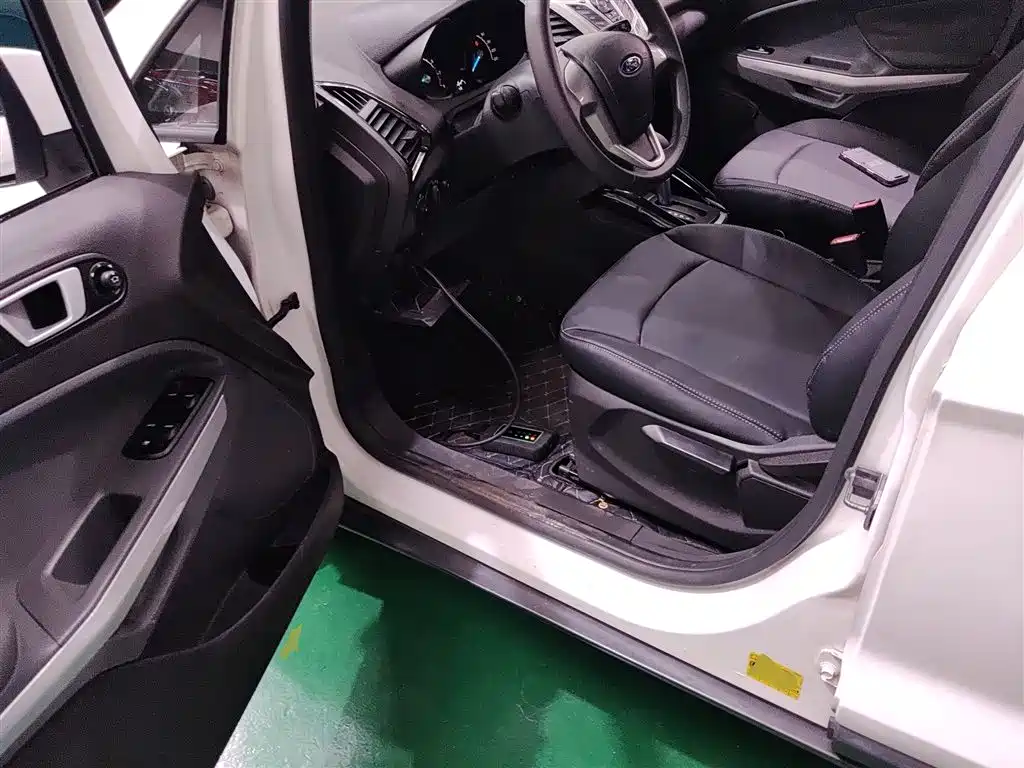 Ford Ecosport 2015 — фото 12