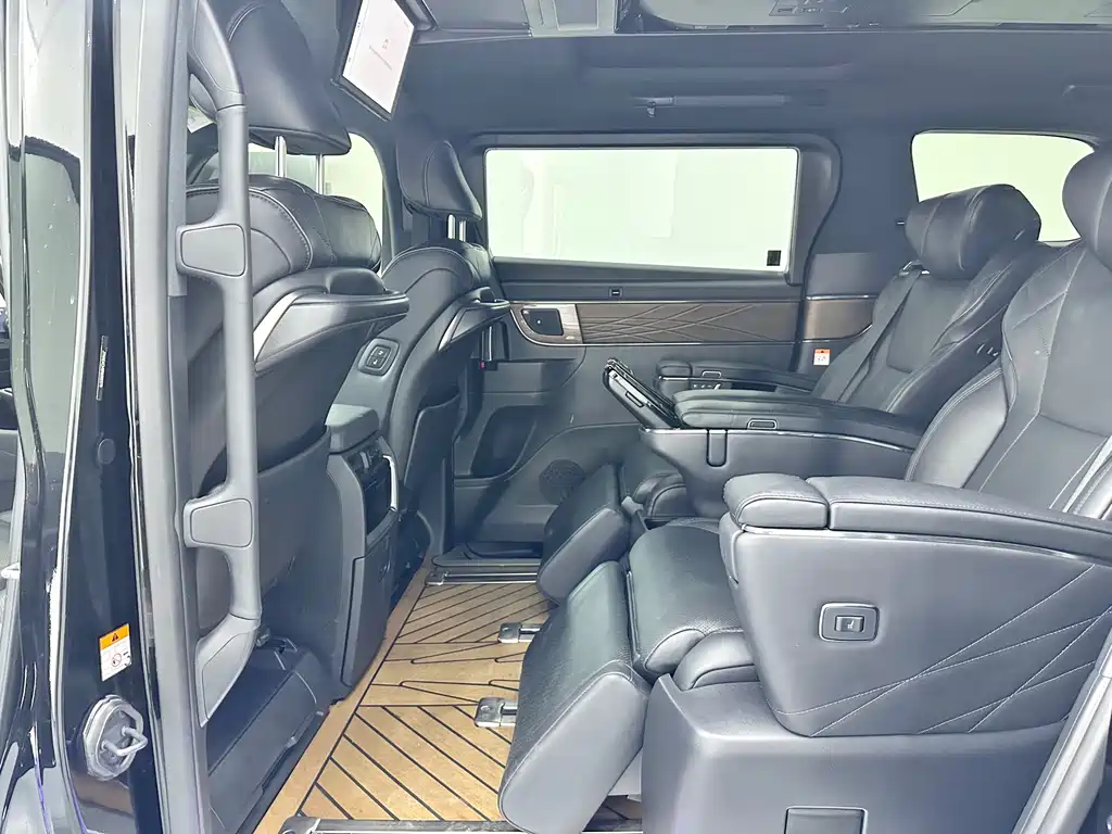 Toyota Alphard 2024 — фото 11