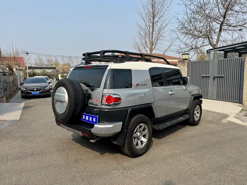 Toyota FJ Cruiser 2019 — фото 16