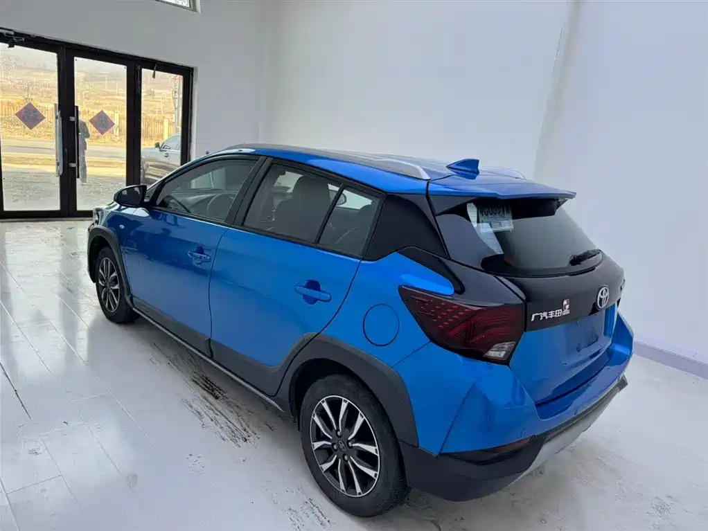 Toyota Yaris L 2021 — фото 20